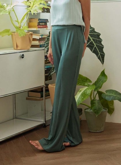 寬腰頭彈性合身微喇叭褲